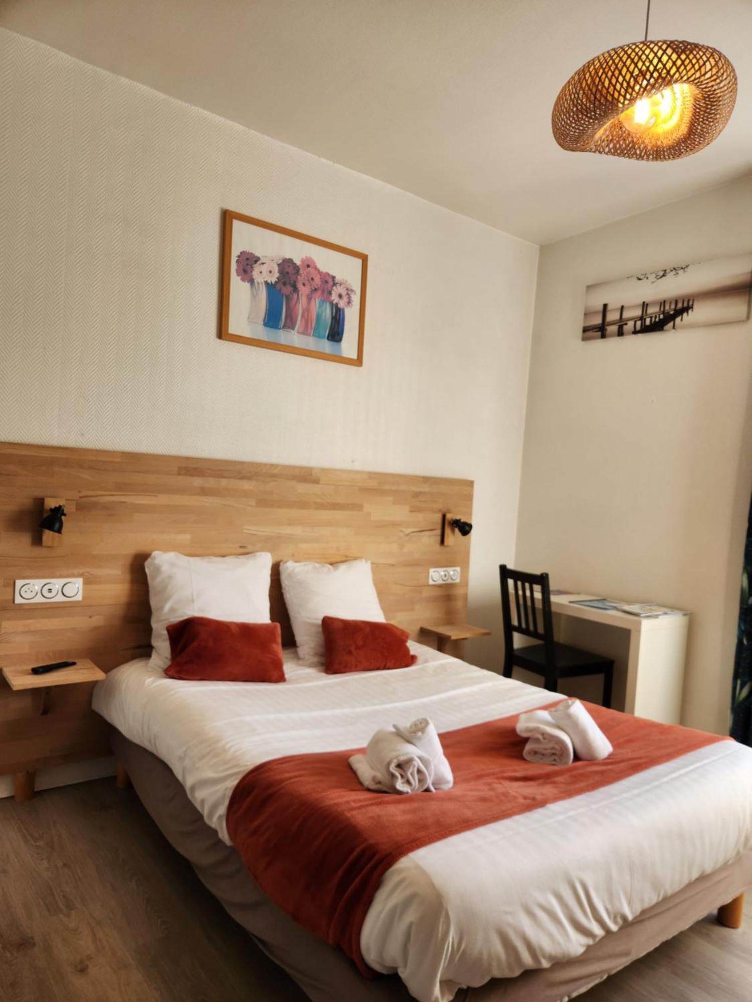 Le Petit Montmartre Hotel ดีนาร์ ภายนอก รูปภาพ