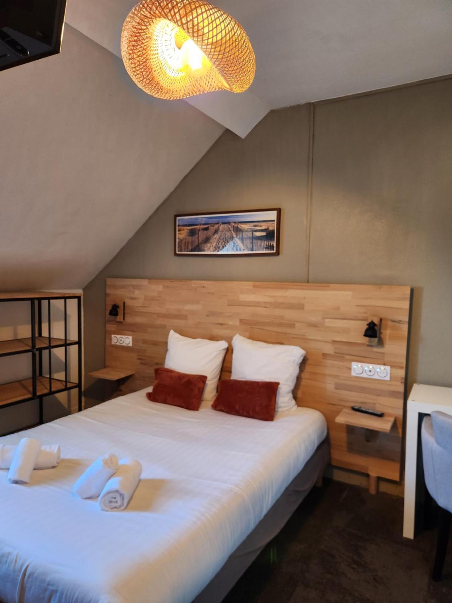 Le Petit Montmartre Hotel ดีนาร์ ภายนอก รูปภาพ